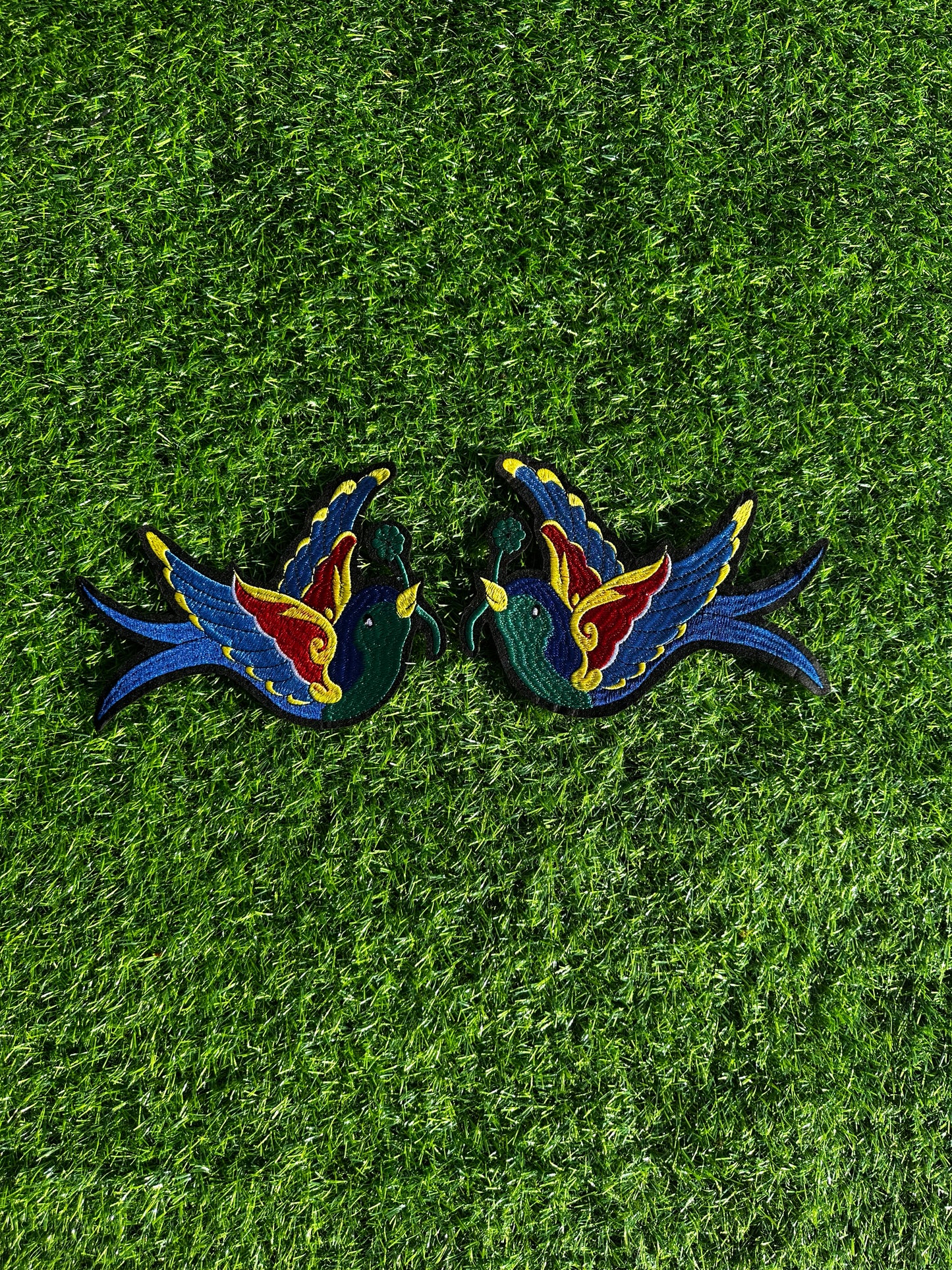 Patch Bordado Andorinhas Grande (par)