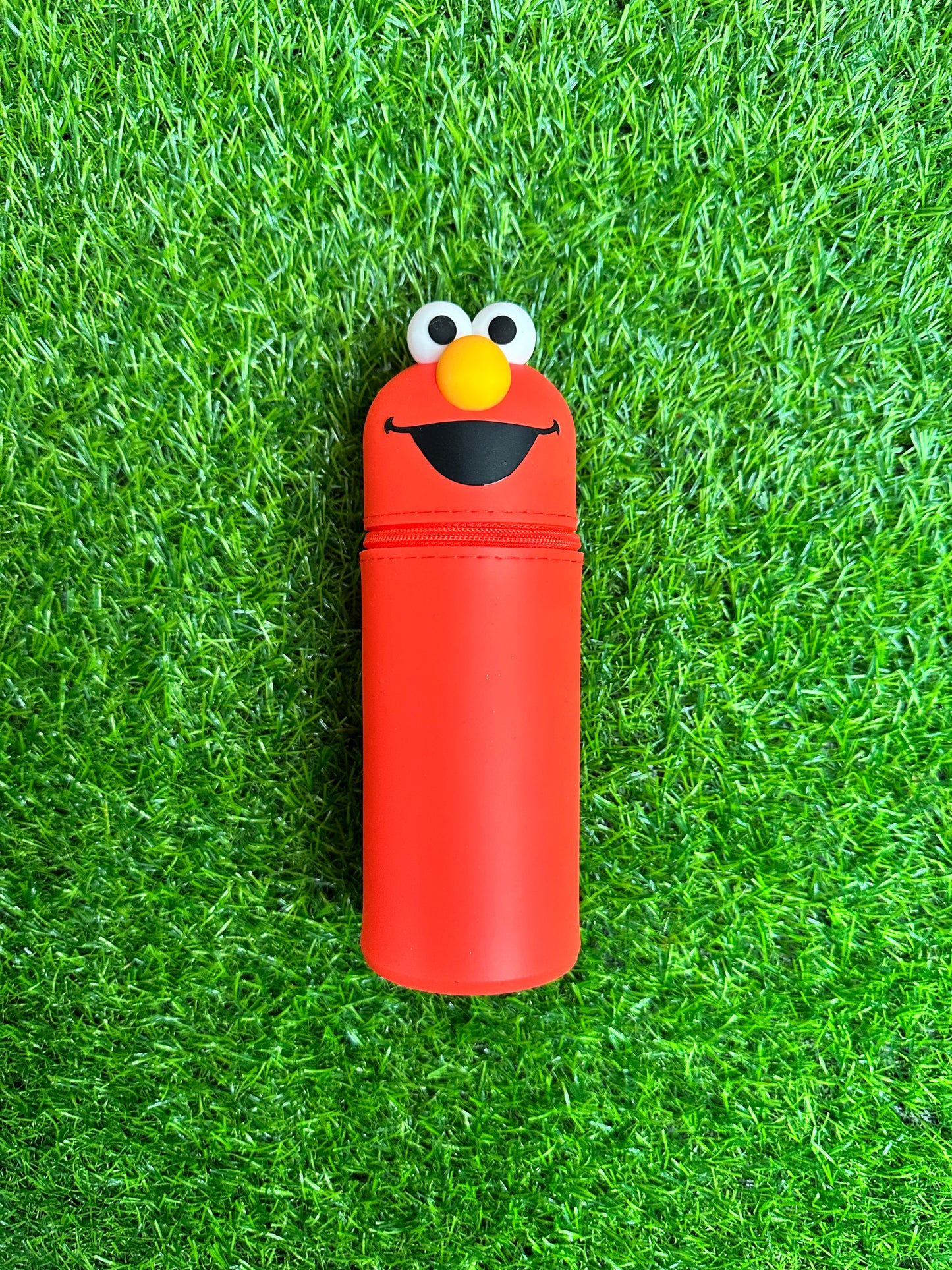 Estojo e Porta-Pincéis Retrátil Elmo Sesame Street x Wet n Wild (Ed. Limitada)